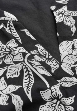 Cellbes of Sweden Bomullsklänning med volang Svart / Blommig Sale