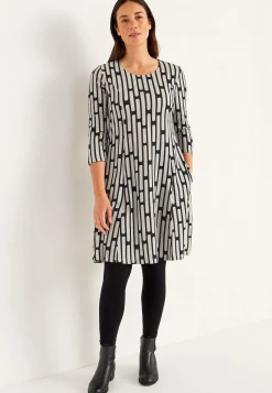 Cellbes of Sweden Mönstrad trikåklänning med fickor Beige / Mönstrad Sale