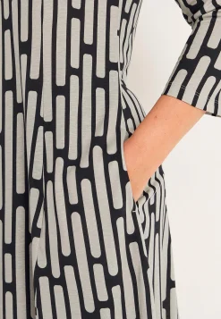 Cellbes of Sweden Mönstrad trikåklänning med fickor Beige / Mönstrad Sale