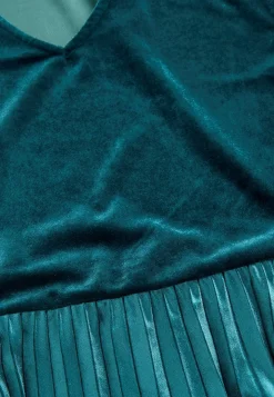 Cellbes of Sweden Plisserad sammetsklänning med trekvartsärm Online