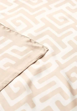 Soyaconcept Scarf i mönstrad satäng Mörkröd/Mönstrad Clearance