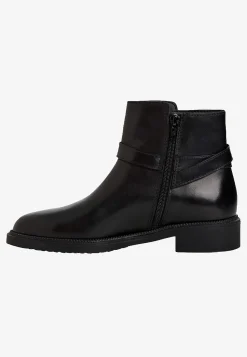 Tamaris Skinnstövlett med rem vid vristen Svart Sale