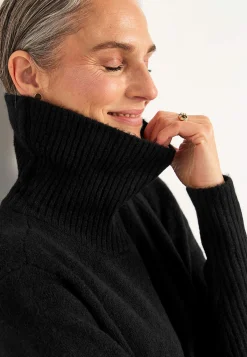 Cellbes of Sweden Stickad polotröja med omlottdetalj fram Svart Outlet