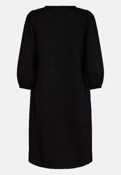 Freequent Trikåklänning med 3D-struktur Svart Clearance