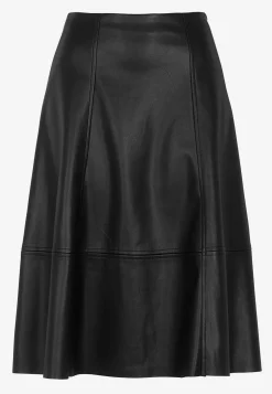 Soyaconcept Utsvängd kjol i PU Discount