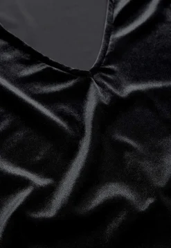 Cellbes of Sweden V-ringad sammetsklänning Sale